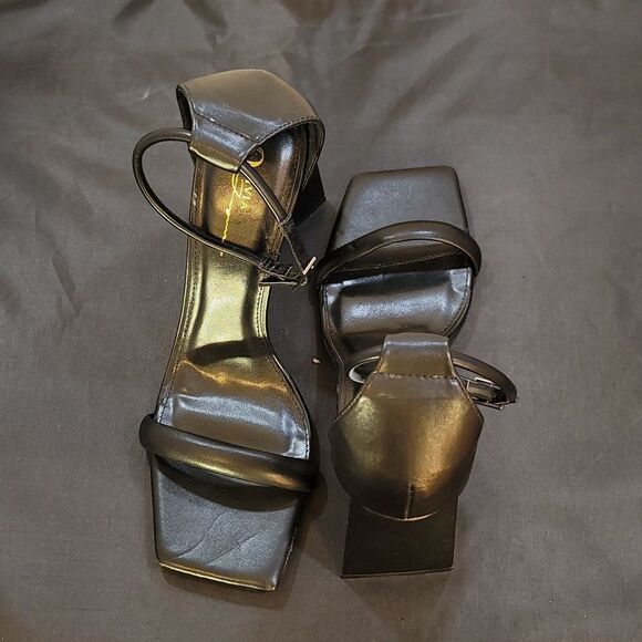 BRAND NEW OLIVIA JOHNSON BLOCK TRIANGLE HEEL SQUARE TOE SANDAL - Picture 4 of 14